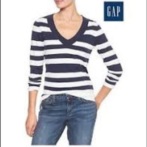New GAP v neck navy and white sweater